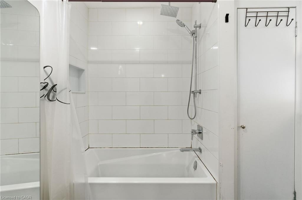 797 Highway 6, Haldimand, ON - Indoor Photo Showing Bathroom