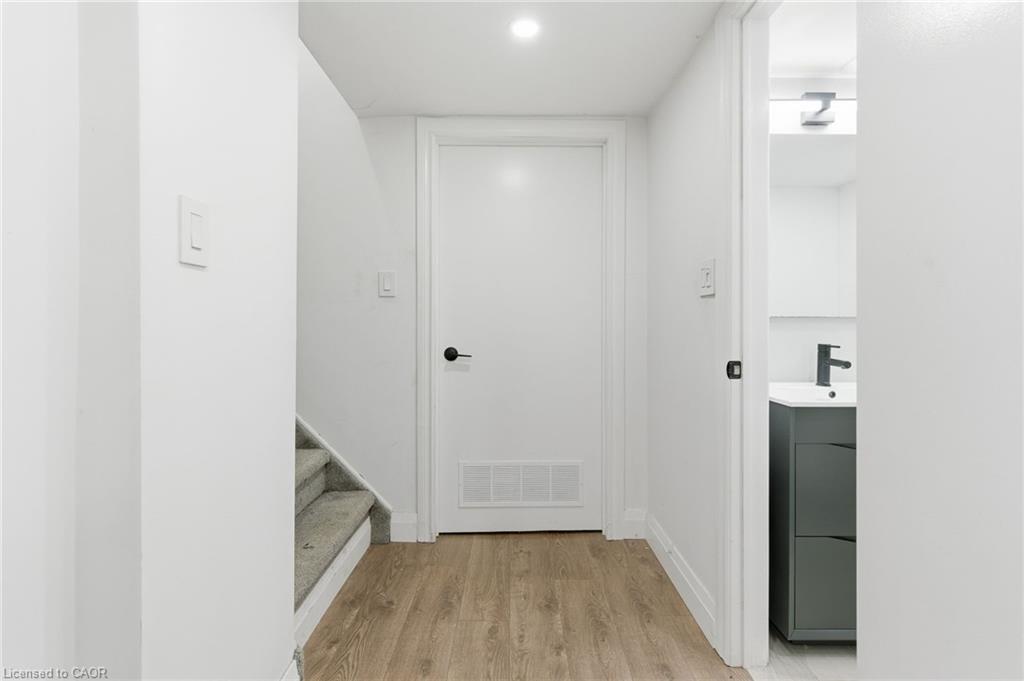 797 Highway 6, Haldimand, ON - Indoor Photo Showing Other Room