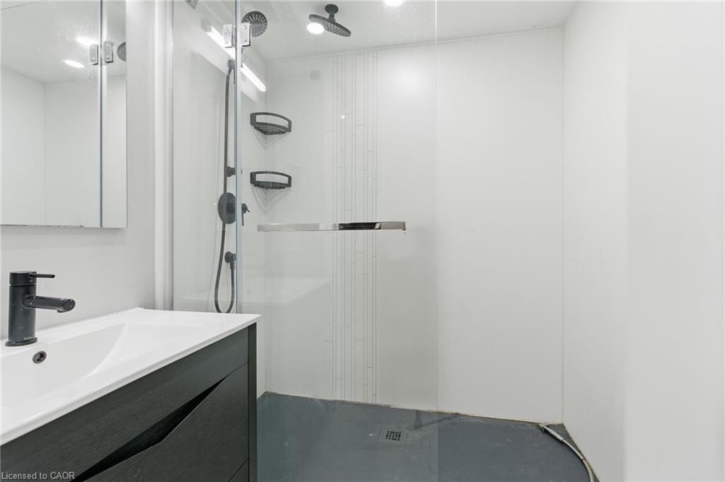 797 Highway 6, Haldimand, ON - Indoor Photo Showing Bathroom