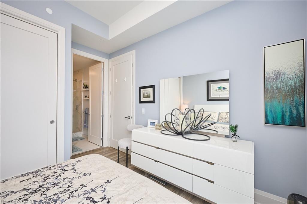1807-385 Winston Road, Grimsby, ON - Indoor Photo Showing Bedroom