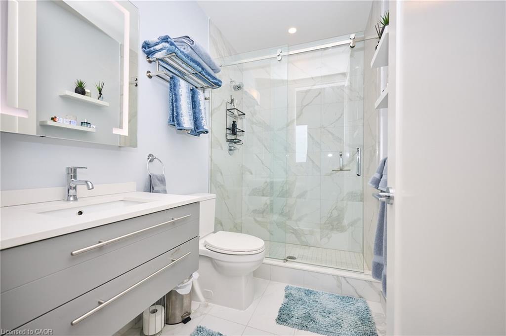 1807-385 Winston Road, Grimsby, ON - Indoor Photo Showing Bathroom