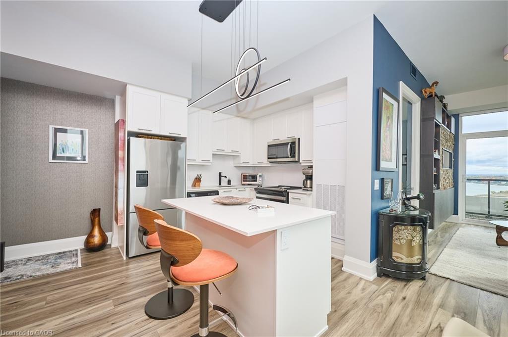 1807-385 Winston Road, Grimsby, ON - Indoor Photo Showing Kitchen