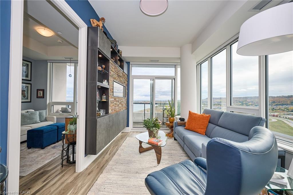 1807-385 Winston Road, Grimsby, ON - Indoor Photo Showing Living Room With Fireplace