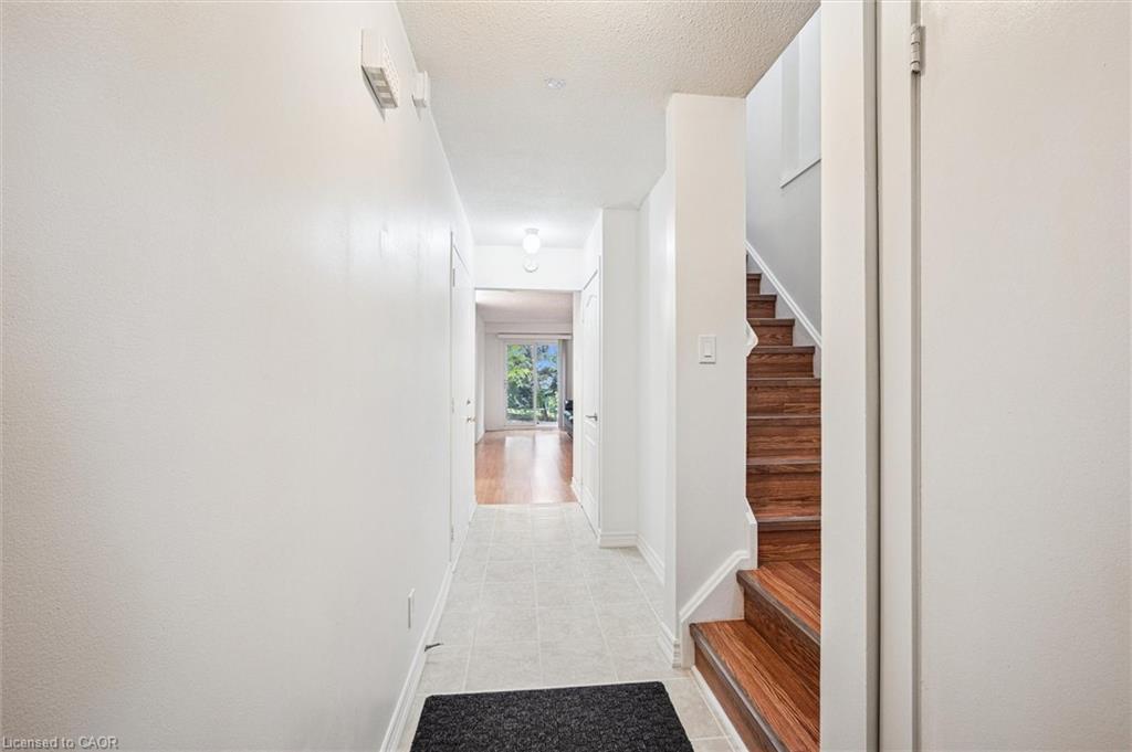 E-301 Bluevale Street N, Waterloo, ON - Indoor Photo Showing Other Room