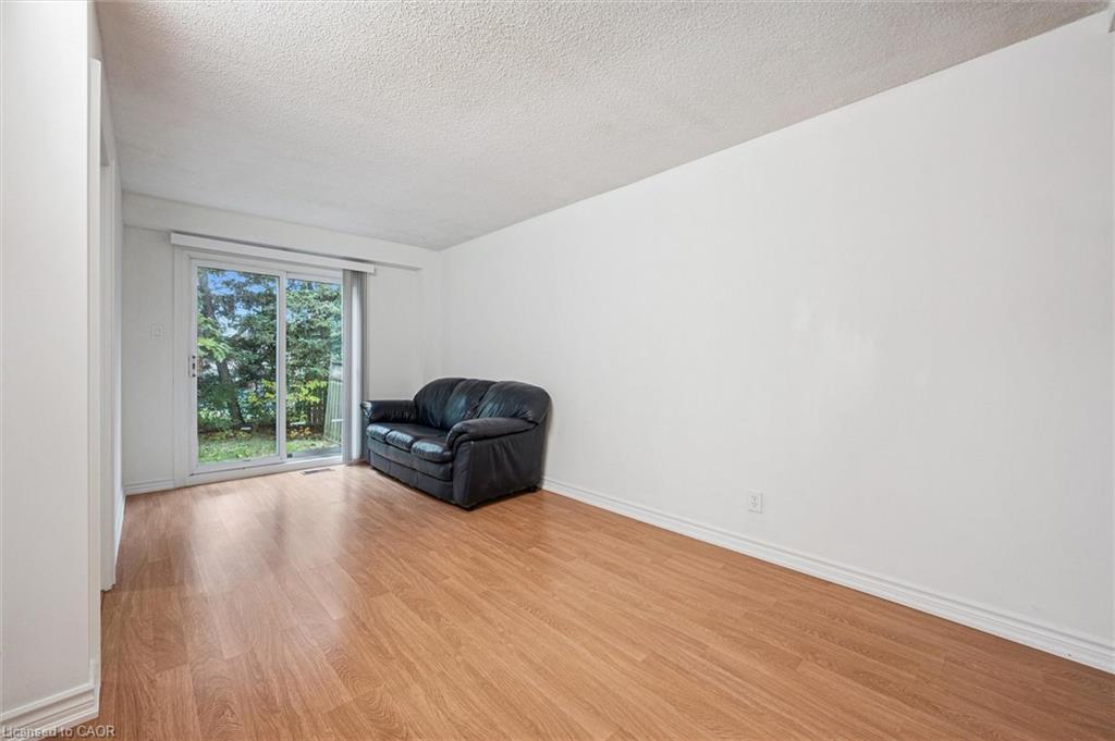 E-301 Bluevale Street N, Waterloo, ON - Indoor