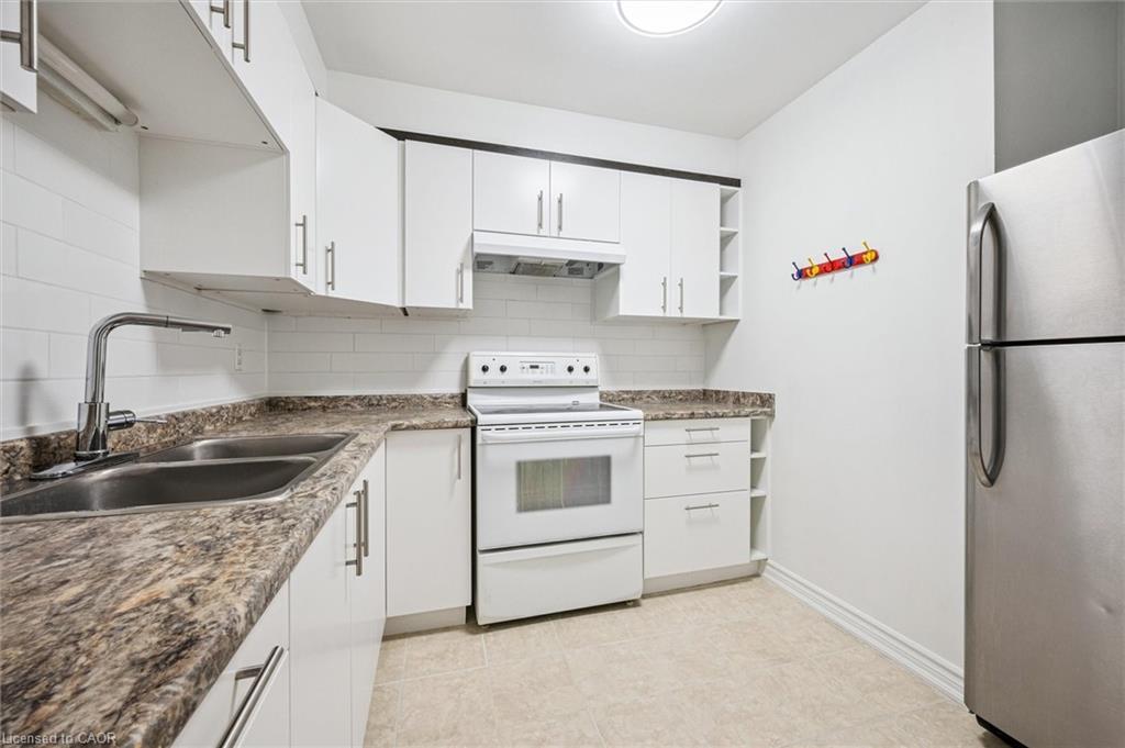 E-301 Bluevale Street N, Waterloo, ON - Indoor Photo Showing Kitchen With Double Sink