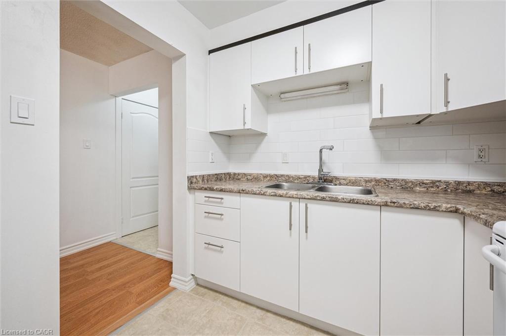 E-301 Bluevale Street N, Waterloo, ON - Indoor Photo Showing Kitchen With Double Sink