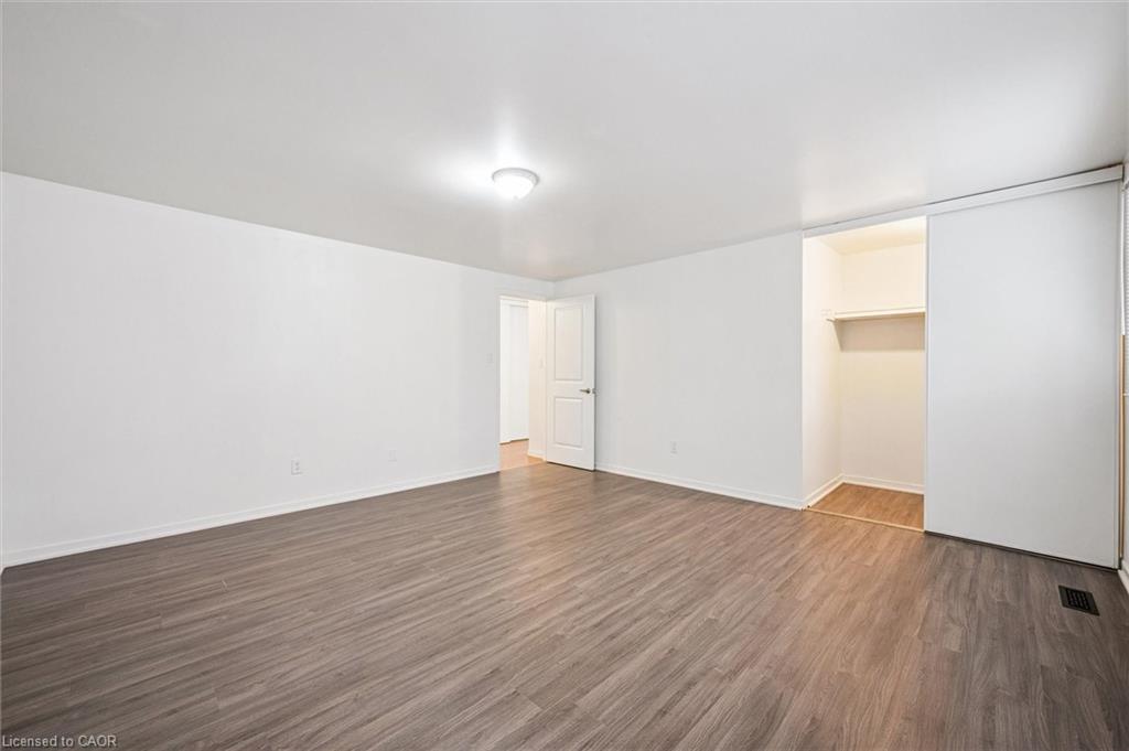 E-301 Bluevale Street N, Waterloo, ON - Indoor Photo Showing Other Room