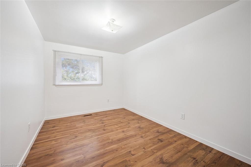 E-301 Bluevale Street N, Waterloo, ON - Indoor Photo Showing Other Room