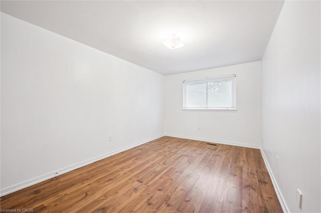 E-301 Bluevale Street N, Waterloo, ON - Indoor Photo Showing Other Room