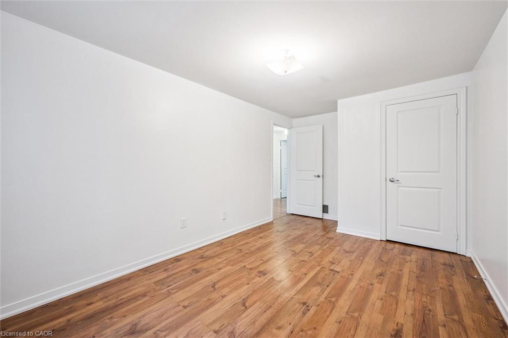 E-301 Bluevale Street N, Waterloo, ON - Indoor Photo Showing Other Room