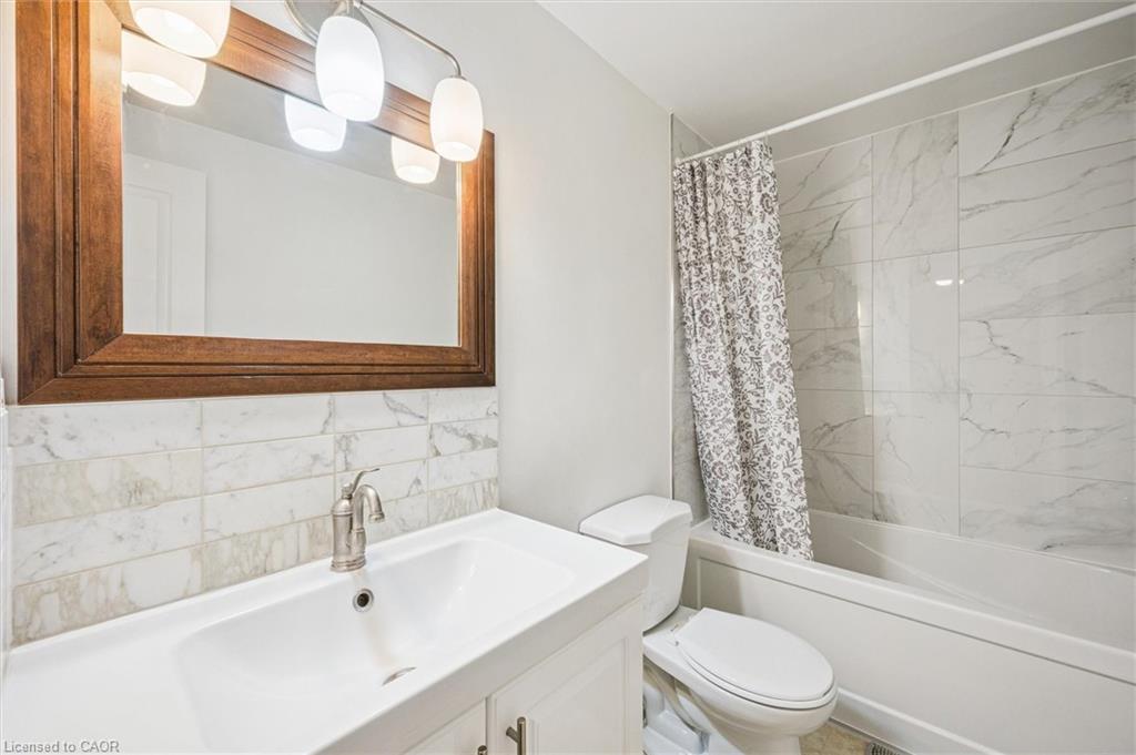 E-301 Bluevale Street N, Waterloo, ON - Indoor Photo Showing Bathroom