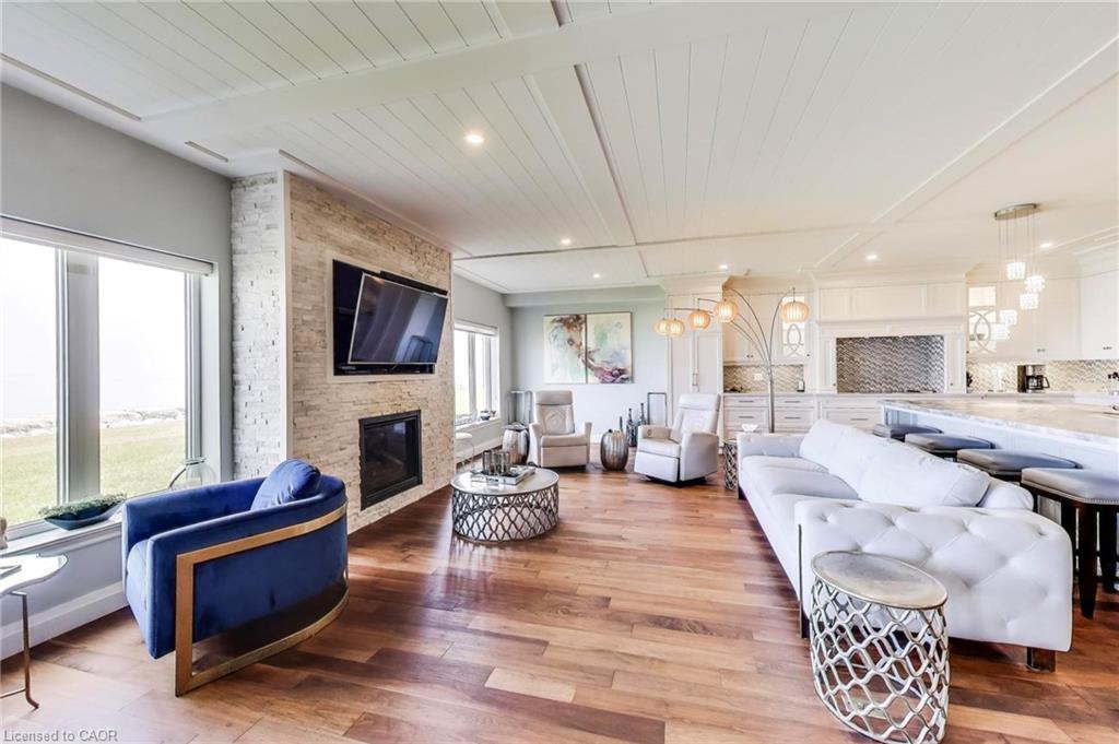 9-484 Millen Road, Stoney Creek, ON - Indoor Photo Showing Living Room With Fireplace