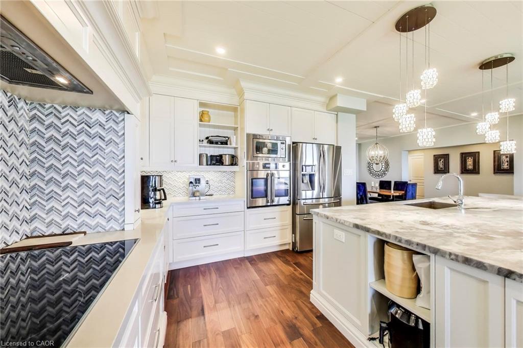 9-484 Millen Road, Stoney Creek, ON - Indoor Photo Showing Kitchen With Upgraded Kitchen