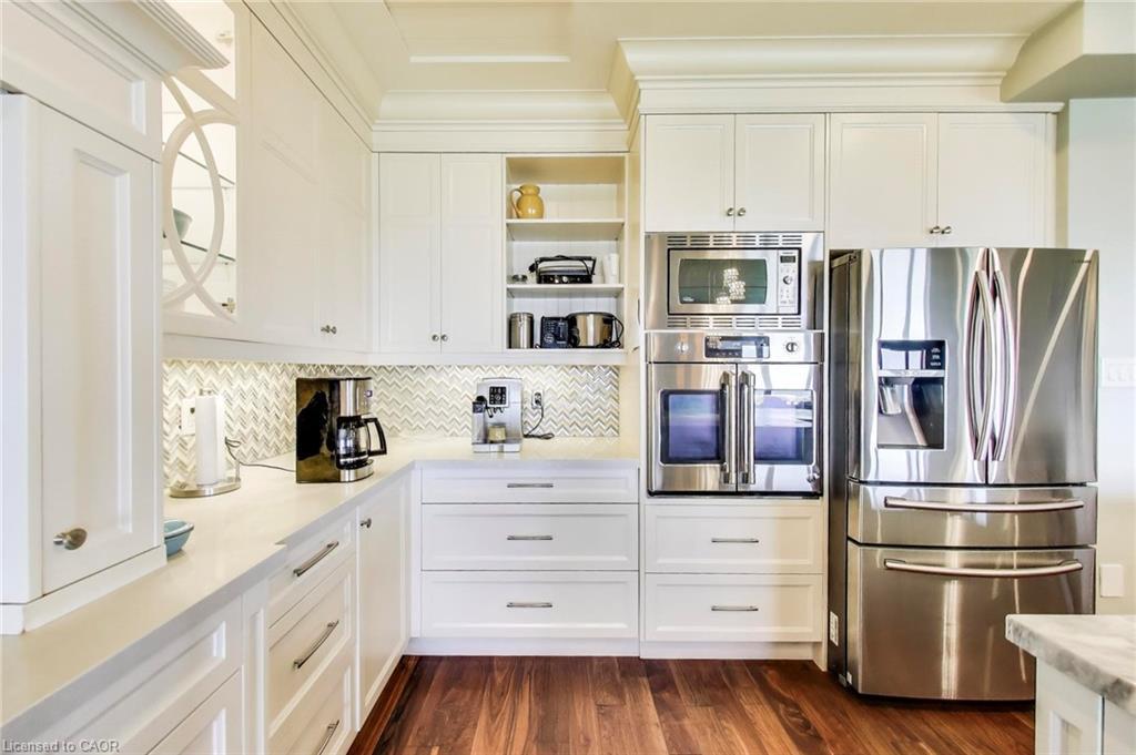 9-484 Millen Road, Stoney Creek, ON - Indoor Photo Showing Kitchen With Upgraded Kitchen