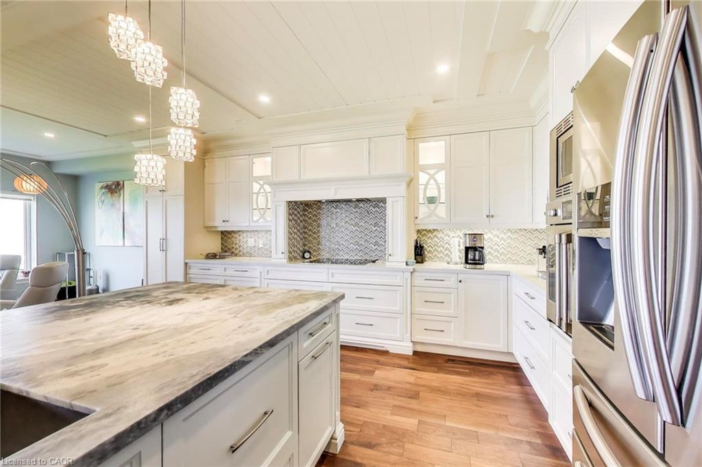 9-484 Millen Road, Stoney Creek, ON - Indoor Photo Showing Kitchen With Upgraded Kitchen