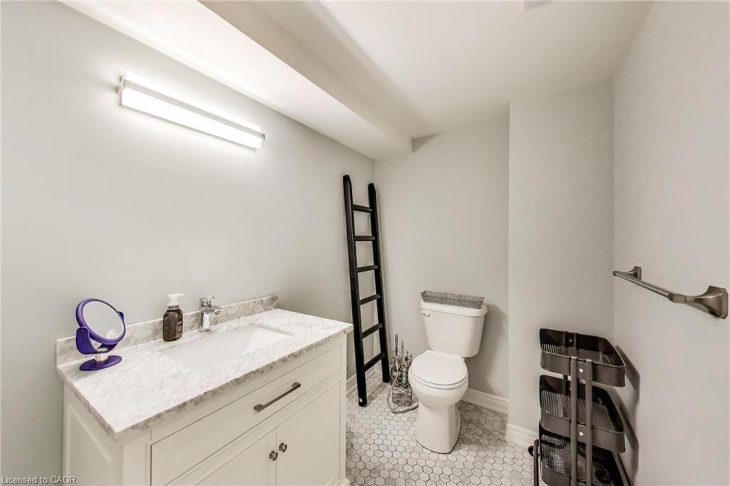 9-484 Millen Road, Stoney Creek, ON - Indoor Photo Showing Bathroom
