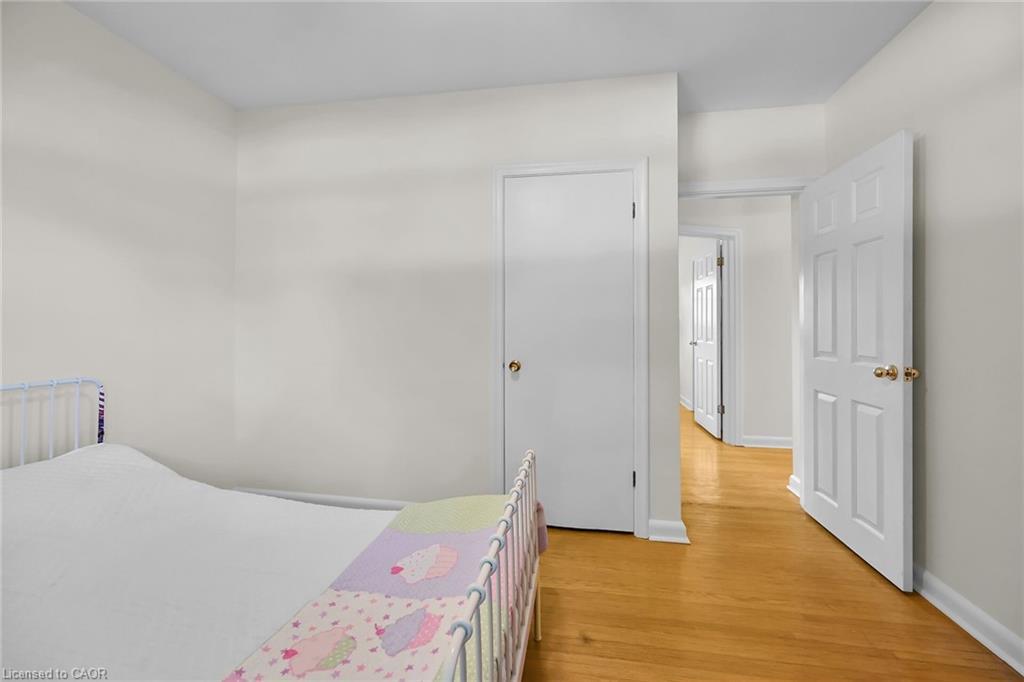 128 Oneida Boulevard, Ancaster, ON - Indoor Photo Showing Bedroom