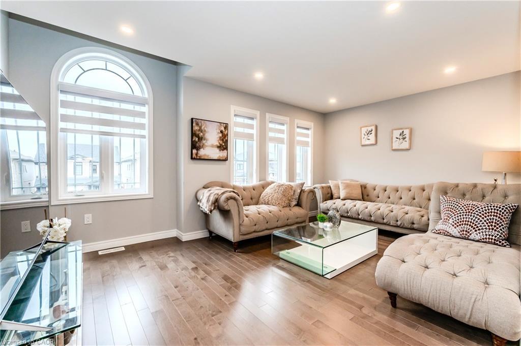 55 Spachman Street, Kitchener, ON - Indoor Photo Showing Living Room