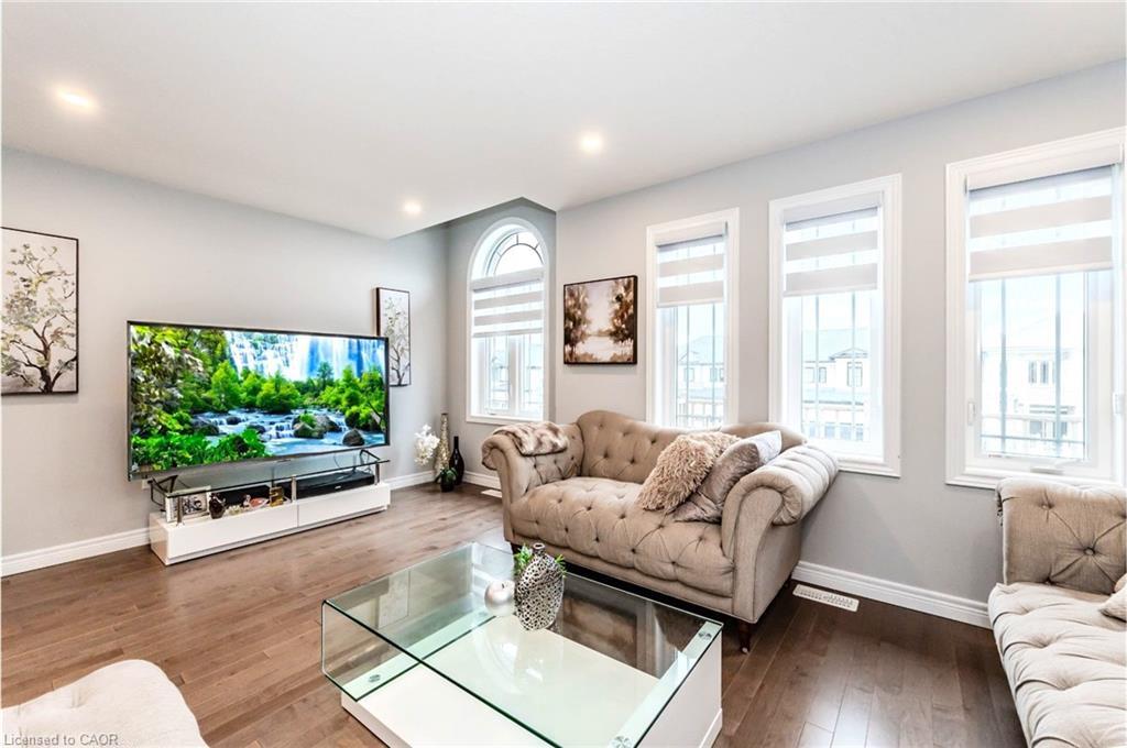 55 Spachman Street, Kitchener, ON - Indoor Photo Showing Living Room