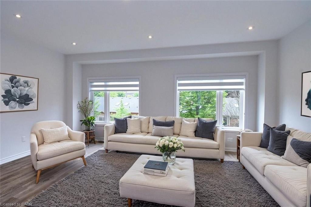 4-187 Wilson Street W, Ancaster, ON - Indoor Photo Showing Living Room