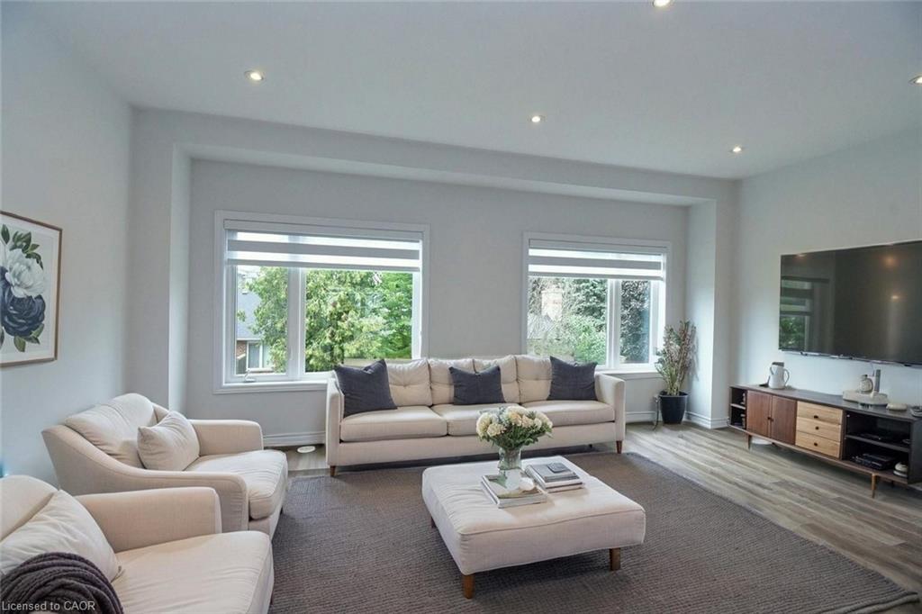 4-187 Wilson Street W, Ancaster, ON - Indoor Photo Showing Living Room