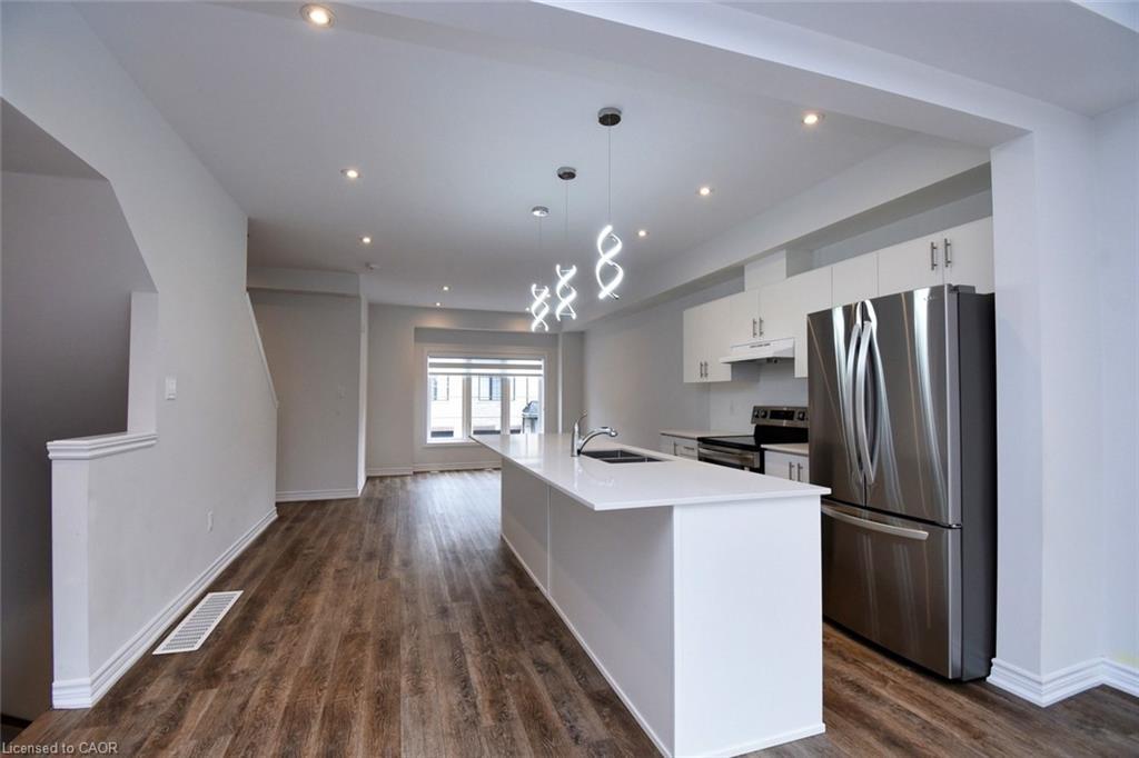4-187 Wilson Street W, Ancaster, ON - Indoor Photo Showing Kitchen With Upgraded Kitchen