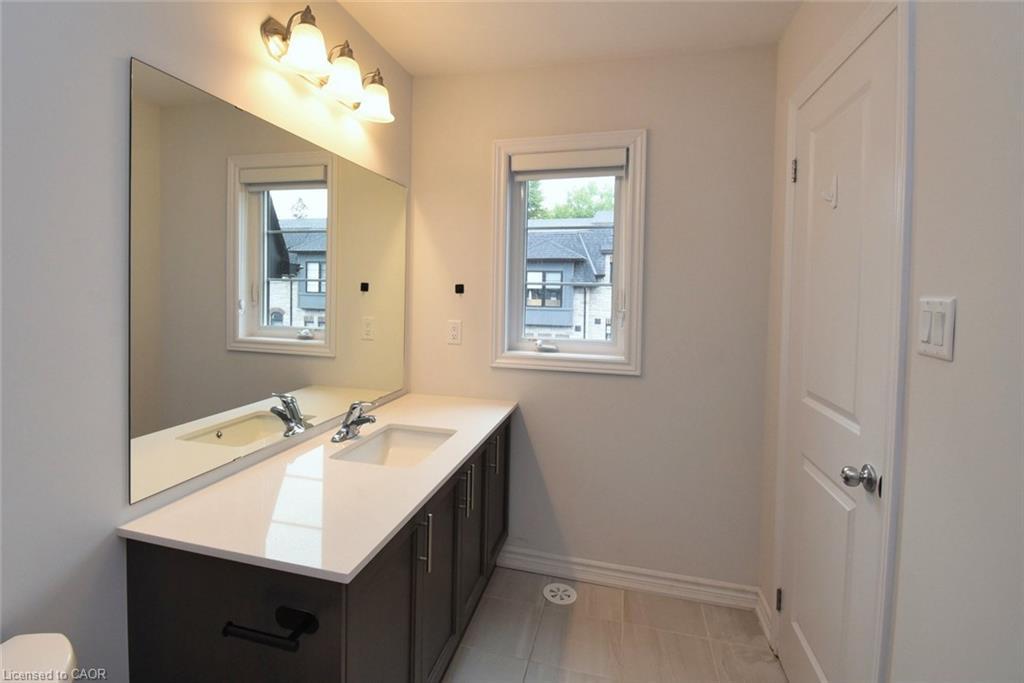 4-187 Wilson Street W, Ancaster, ON - Indoor Photo Showing Bathroom