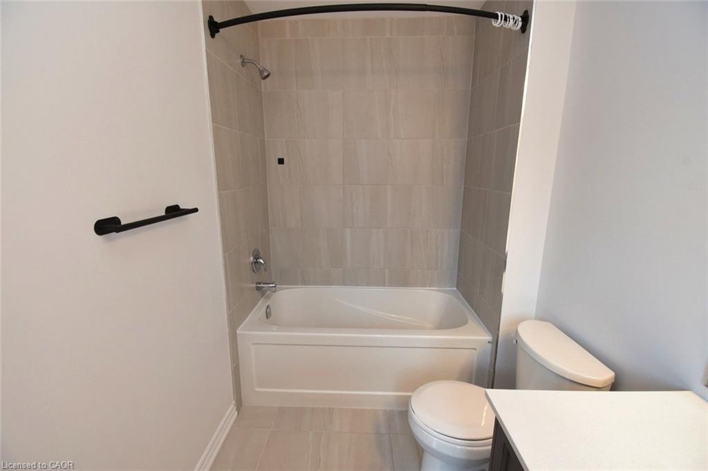 4-187 Wilson Street W, Ancaster, ON - Indoor Photo Showing Bathroom