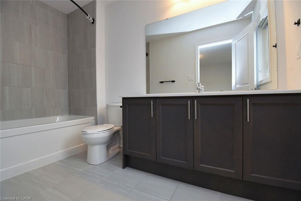 4-187 Wilson Street W, Ancaster, ON - Indoor Photo Showing Bathroom