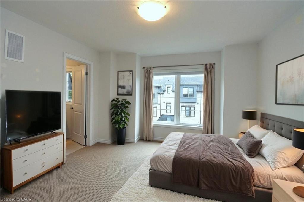 4-187 Wilson Street W, Ancaster, ON - Indoor Photo Showing Bedroom