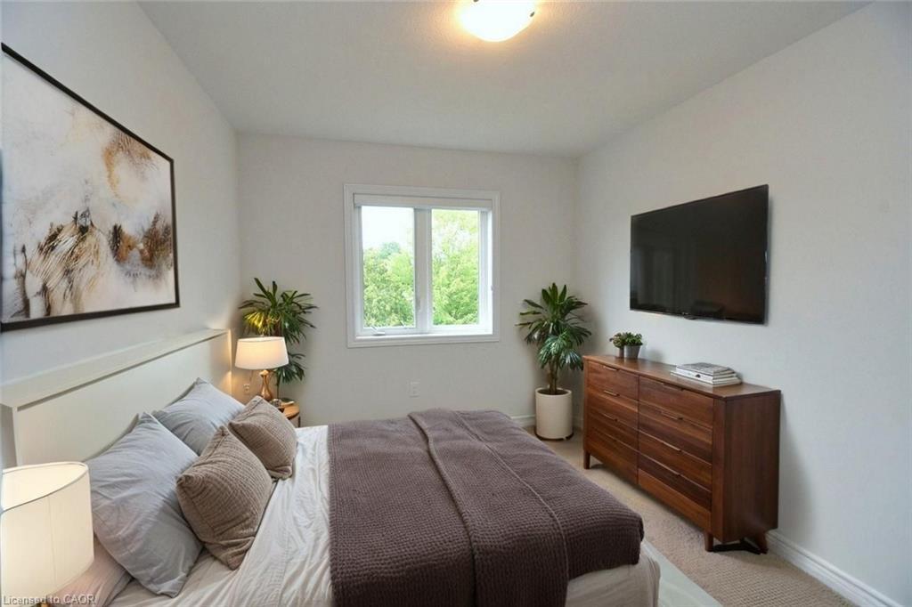 4-187 Wilson Street W, Ancaster, ON - Indoor Photo Showing Bedroom