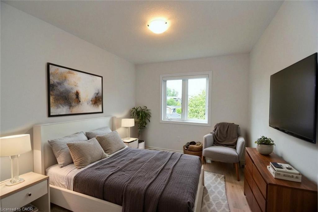 4-187 Wilson Street W, Ancaster, ON - Indoor Photo Showing Bedroom