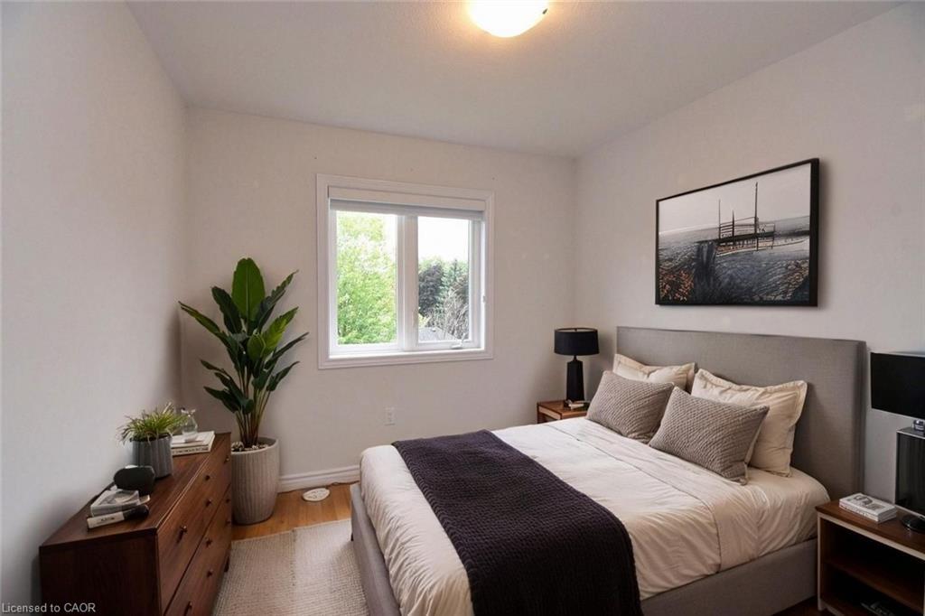 4-187 Wilson Street W, Ancaster, ON - Indoor Photo Showing Bedroom