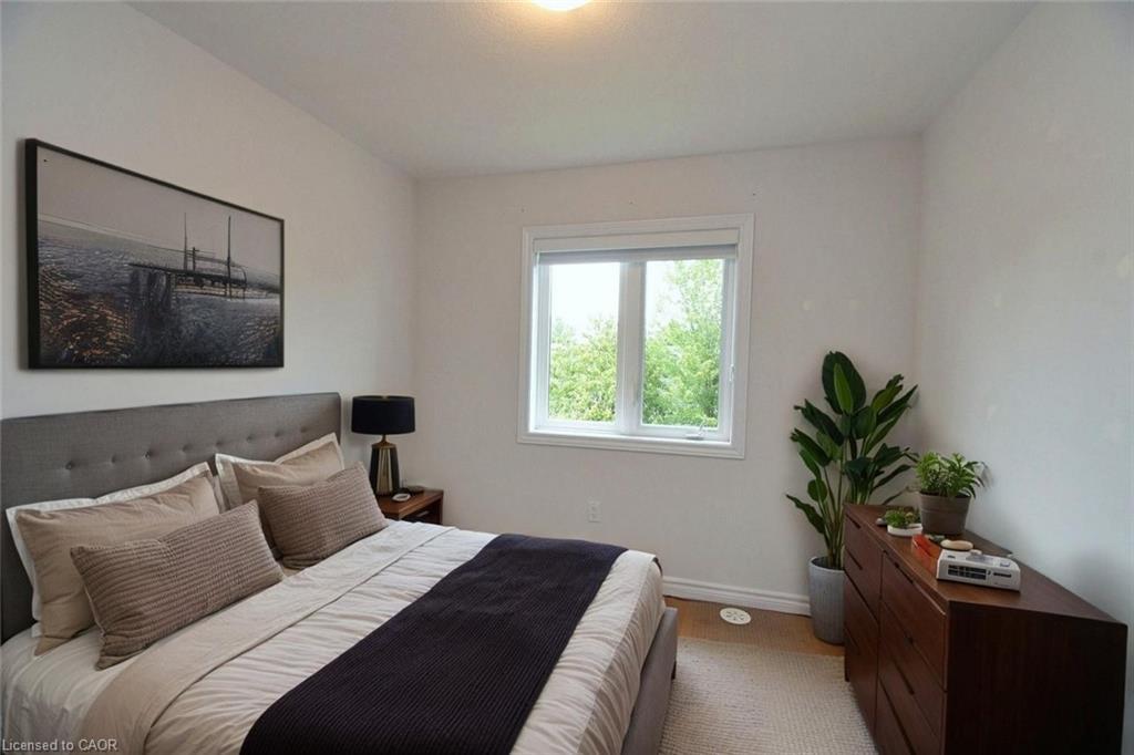 4-187 Wilson Street W, Ancaster, ON - Indoor Photo Showing Bedroom