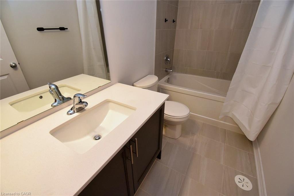 4-187 Wilson Street W, Ancaster, ON - Indoor Photo Showing Bathroom