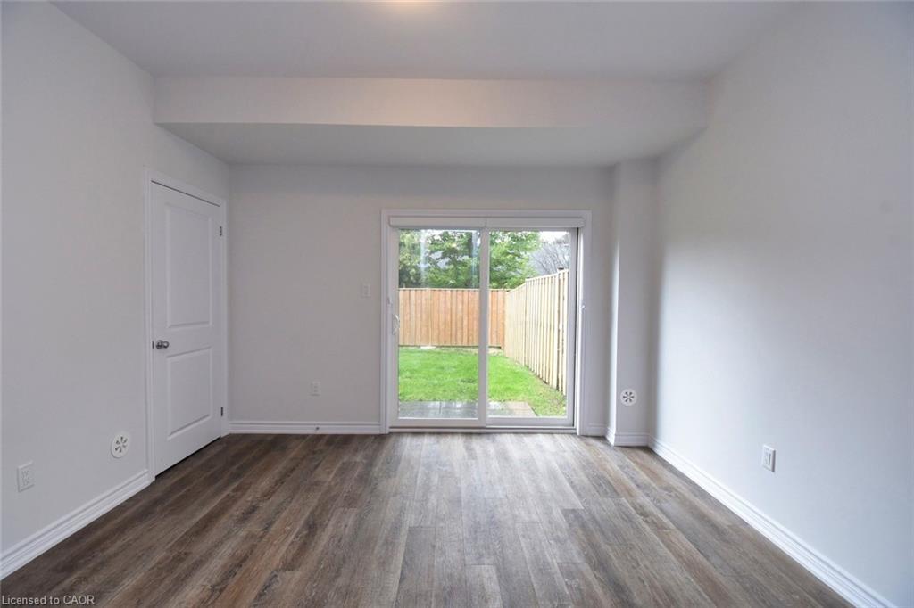 4-187 Wilson Street W, Ancaster, ON - Indoor Photo Showing Other Room