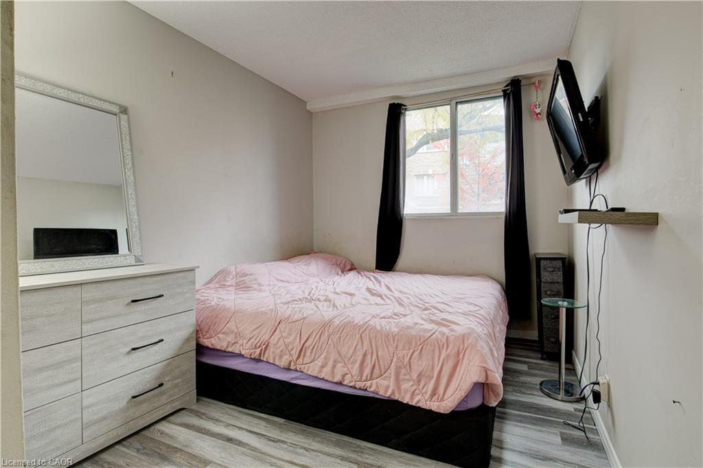 104-18 Holborn Court, Kitchener, ON - Indoor Photo Showing Bedroom
