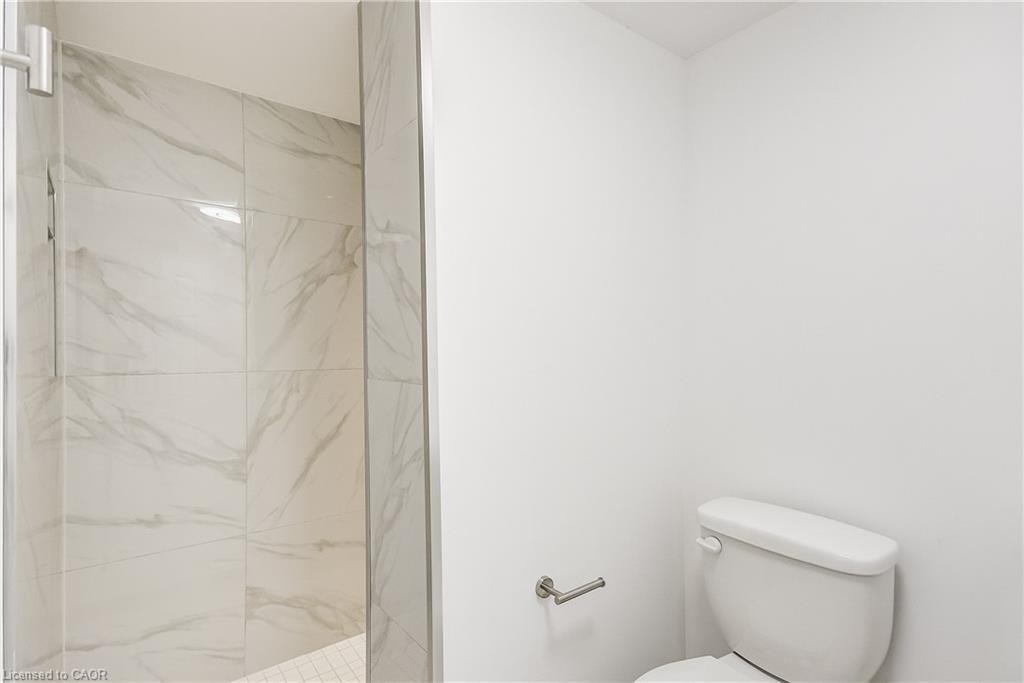 8 Glengarry Road, St. Catharines, ON - Indoor Photo Showing Bathroom