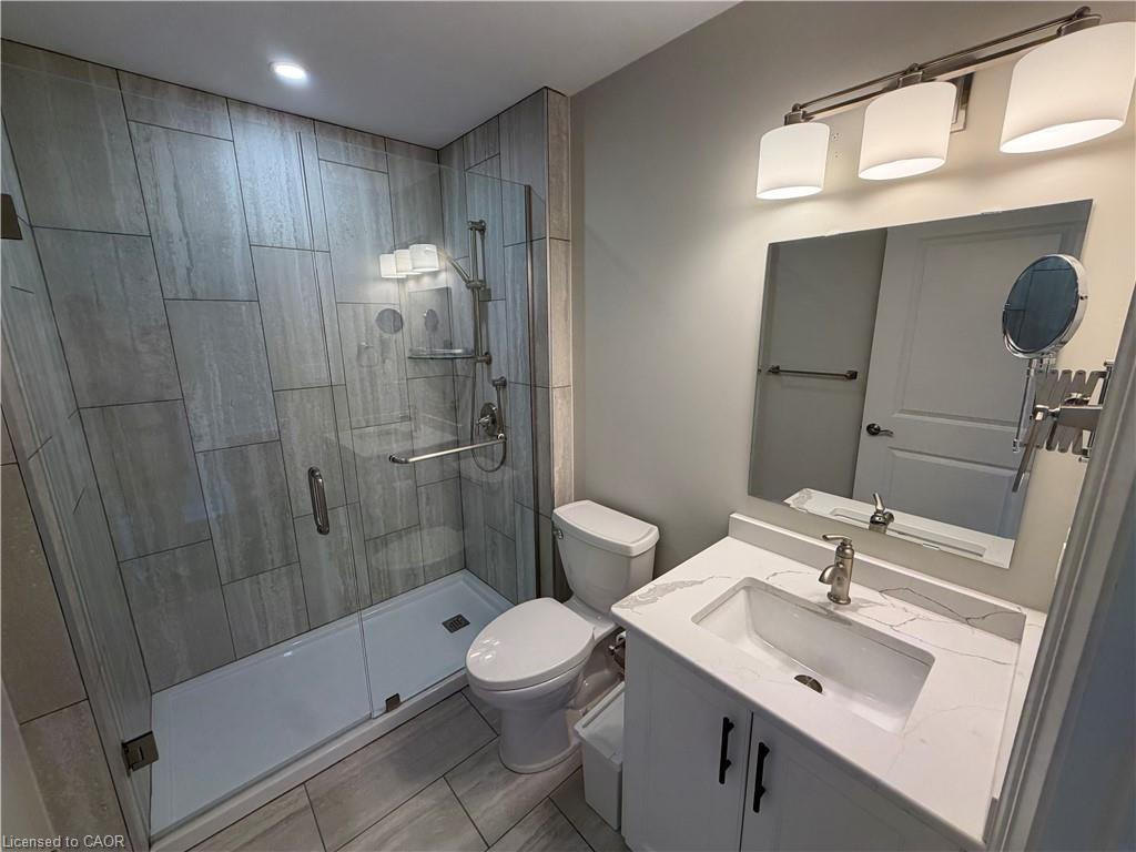 59 Szollosy Circle, Hamilton, ON - Indoor Photo Showing Bathroom