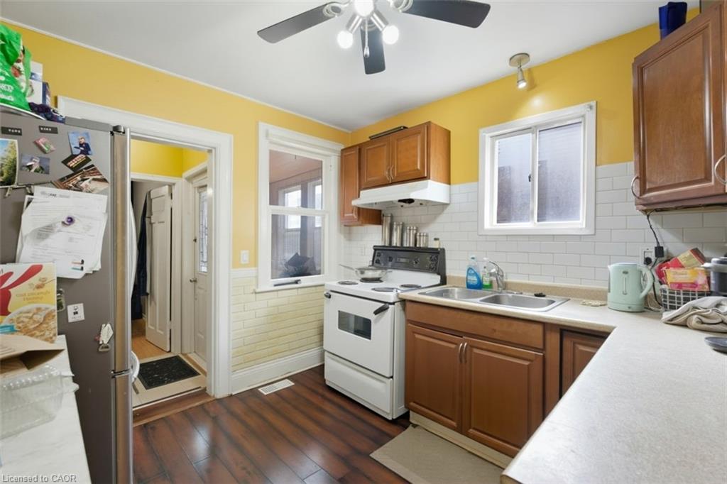 246 Cope Street, Hamilton, ON - Indoor Photo Showing Kitchen With Double Sink