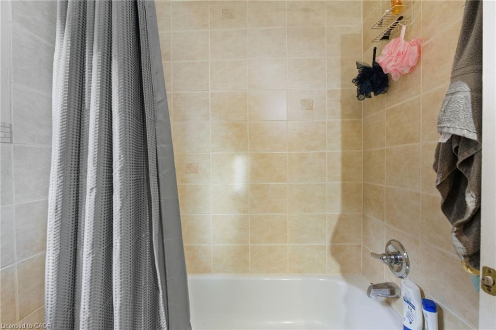 246 Cope Street, Hamilton, ON - Indoor Photo Showing Bathroom