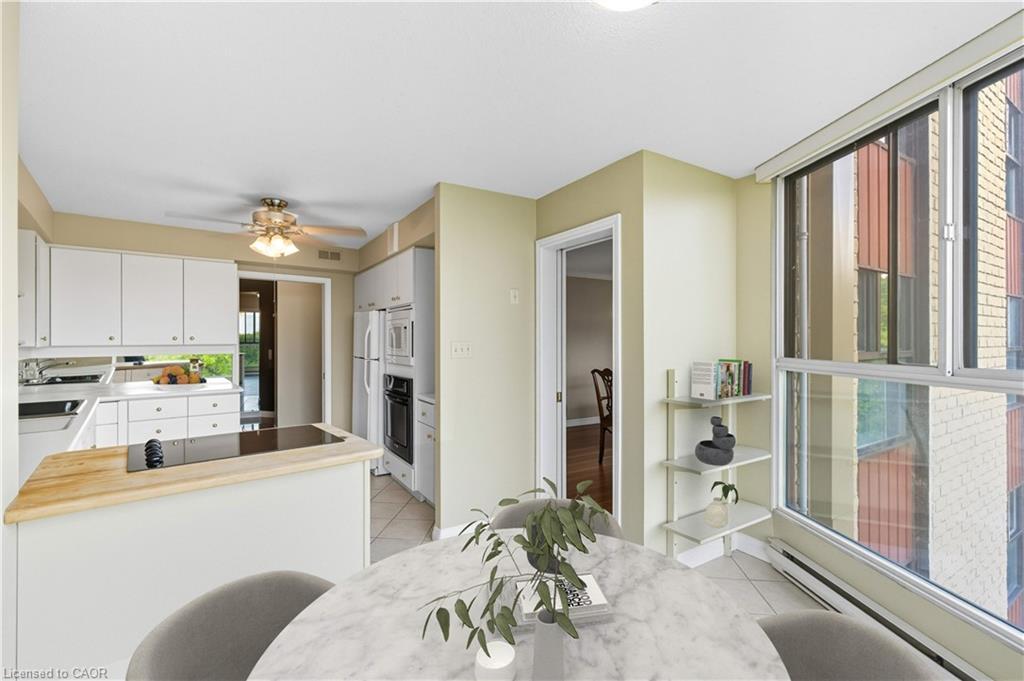 702-20 Berkley Road, Cambridge, ON - Indoor Photo Showing Kitchen