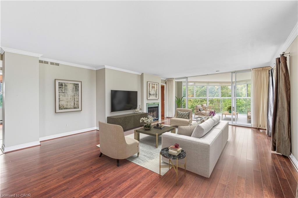 702-20 Berkley Road, Cambridge, ON - Indoor Photo Showing Living Room