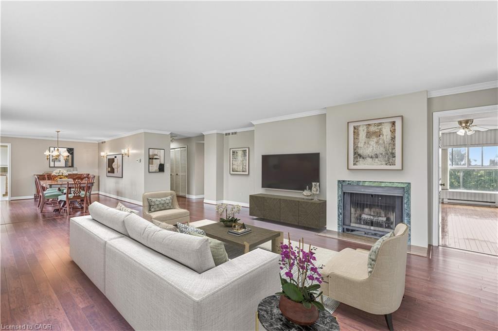 702-20 Berkley Road, Cambridge, ON - Indoor Photo Showing Living Room With Fireplace