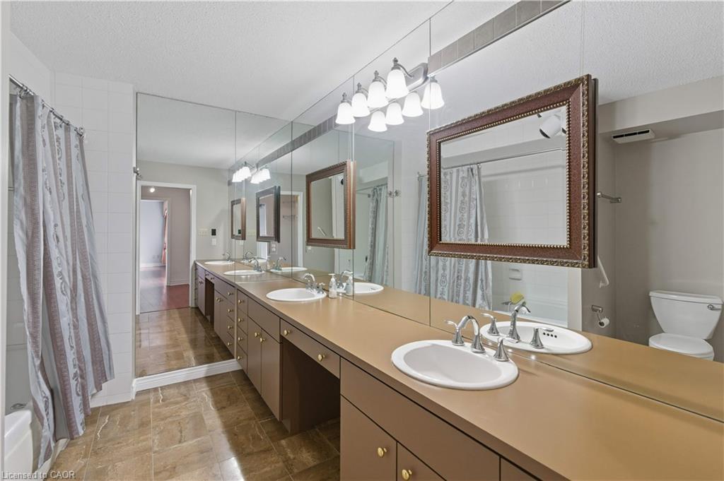 702-20 Berkley Road, Cambridge, ON - Indoor Photo Showing Bathroom