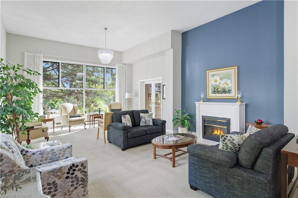 702-20 Berkley Road, Cambridge, ON - Indoor Photo Showing Living Room With Fireplace