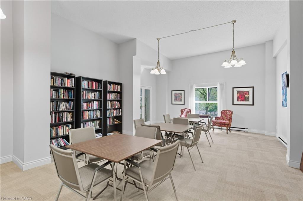 702-20 Berkley Road, Cambridge, ON - Indoor Photo Showing Dining Room