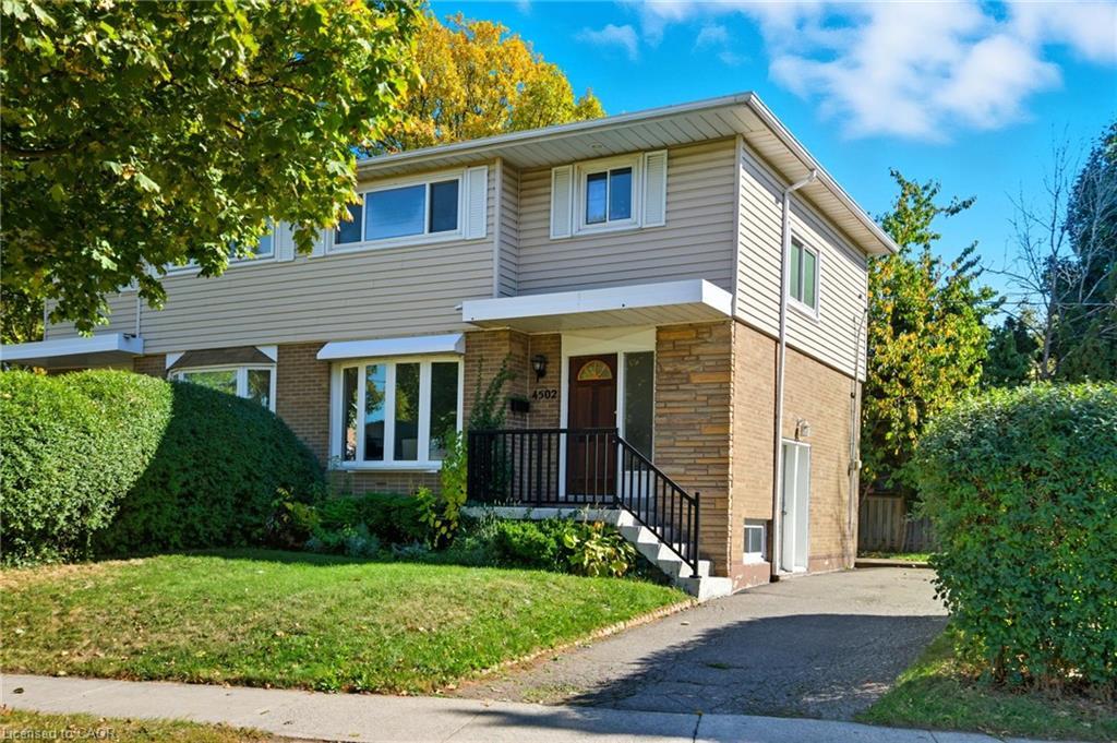 4502 Bennett Road, Burlington, ON - Outdoor With Facade