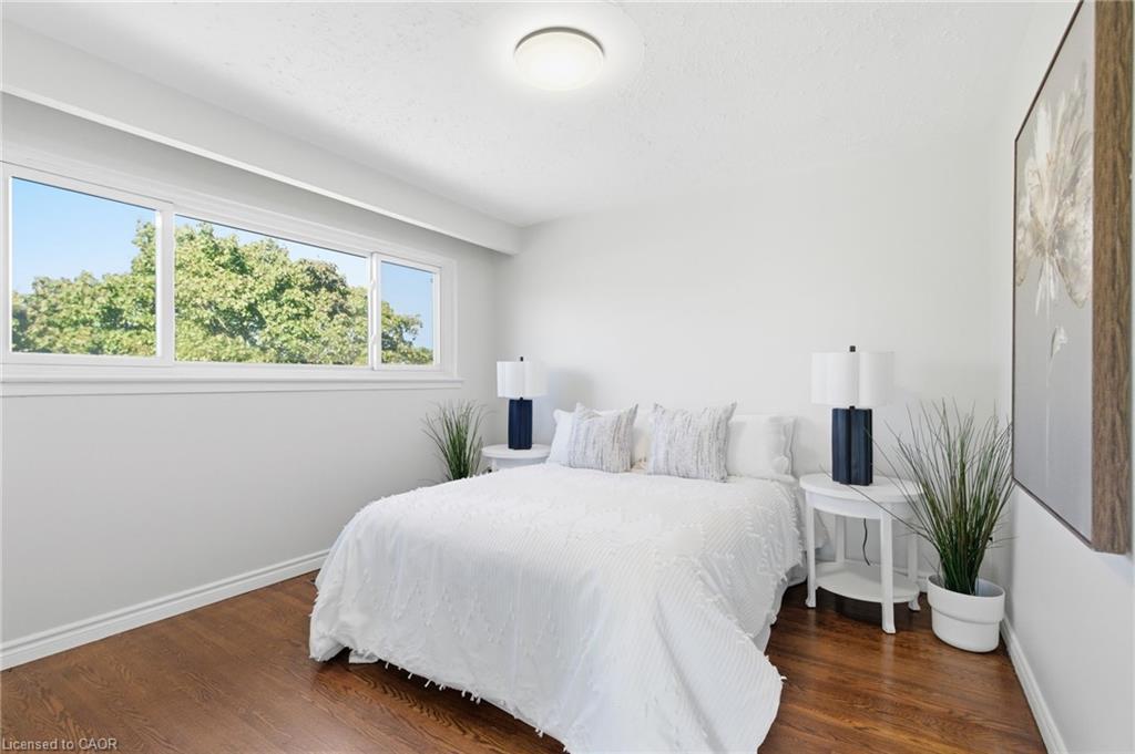 4502 Bennett Road, Burlington, ON - Indoor Photo Showing Bedroom